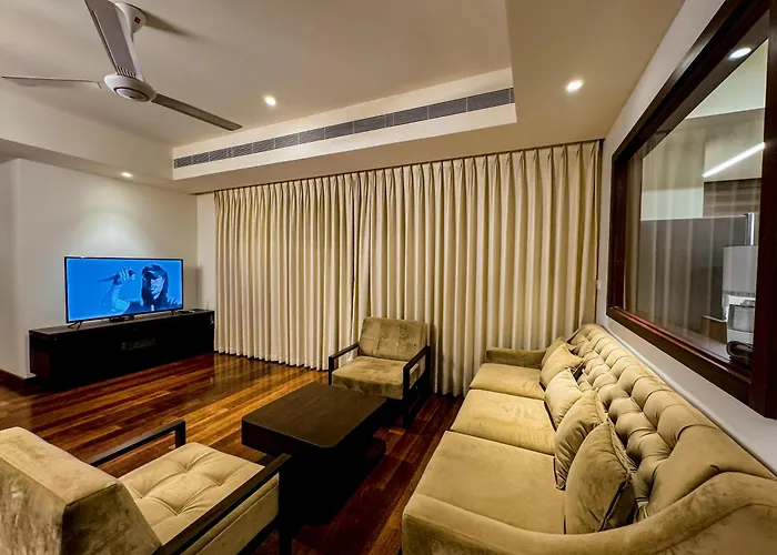 Brand New Water Front Luxury Cinnamon Suites Apartment In Heart Of Colombo City