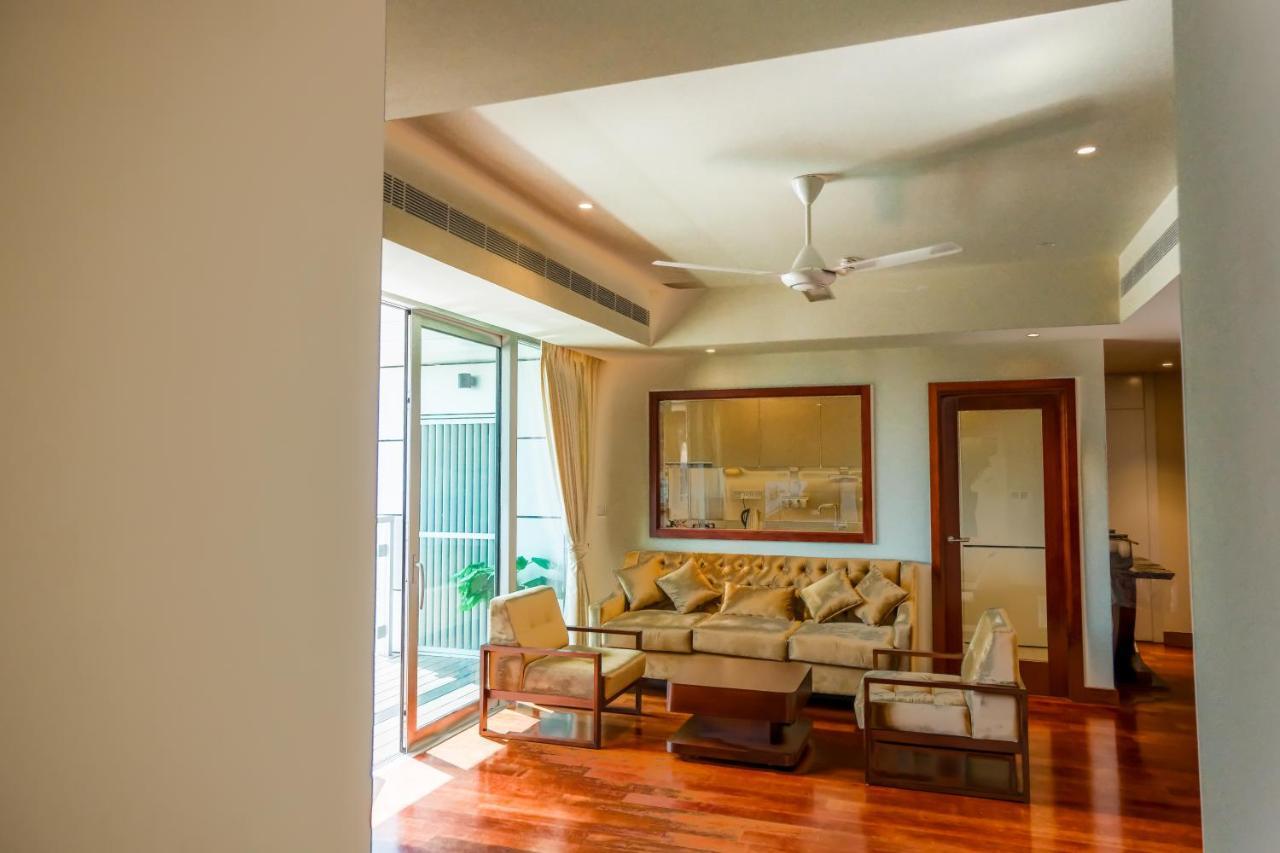 Brand New Water Front Luxury Cinnamon In Heart Of City Apartment *